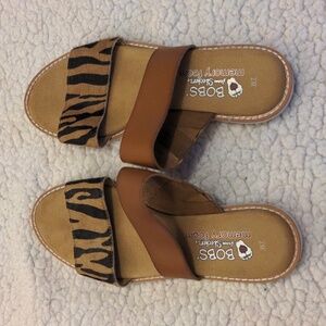 Bobs From Sketchers Memory Foam Brown Leopard Sandals. Size 7. Good Condition.